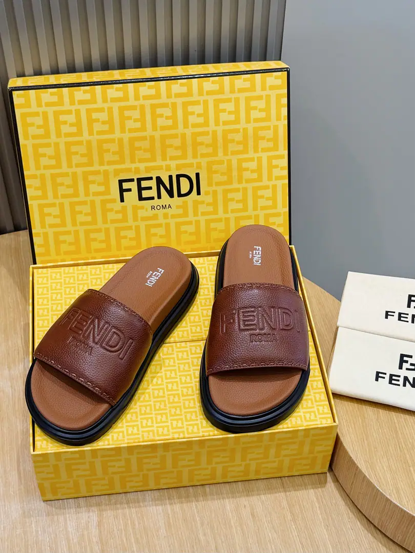 FENDIFendi Beach with rubber slippers for the men. A wide band of sandals.. PUROSE SHOES LIGHT, Extremely flexible.. Slip-proof rubber soles. Rubber material. Shoes are so different., FFPattern Size:39-44(38.45 46Do it.）