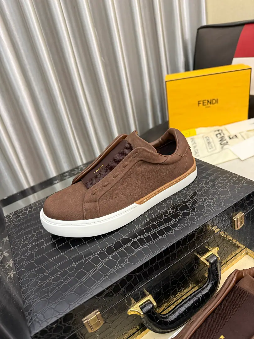 Get out of the factory.⌚️⌚️【Fendi】Fendi! The man's latest leisure shoe.！The cabinet is on the market.！The original one-to-one.. All imported head-story cow-skins., The insides are covered with topwater., The original factory was specially used for the rubber base.. Leading the new fashion concept. Match: 38- ️⃣Colour Optional