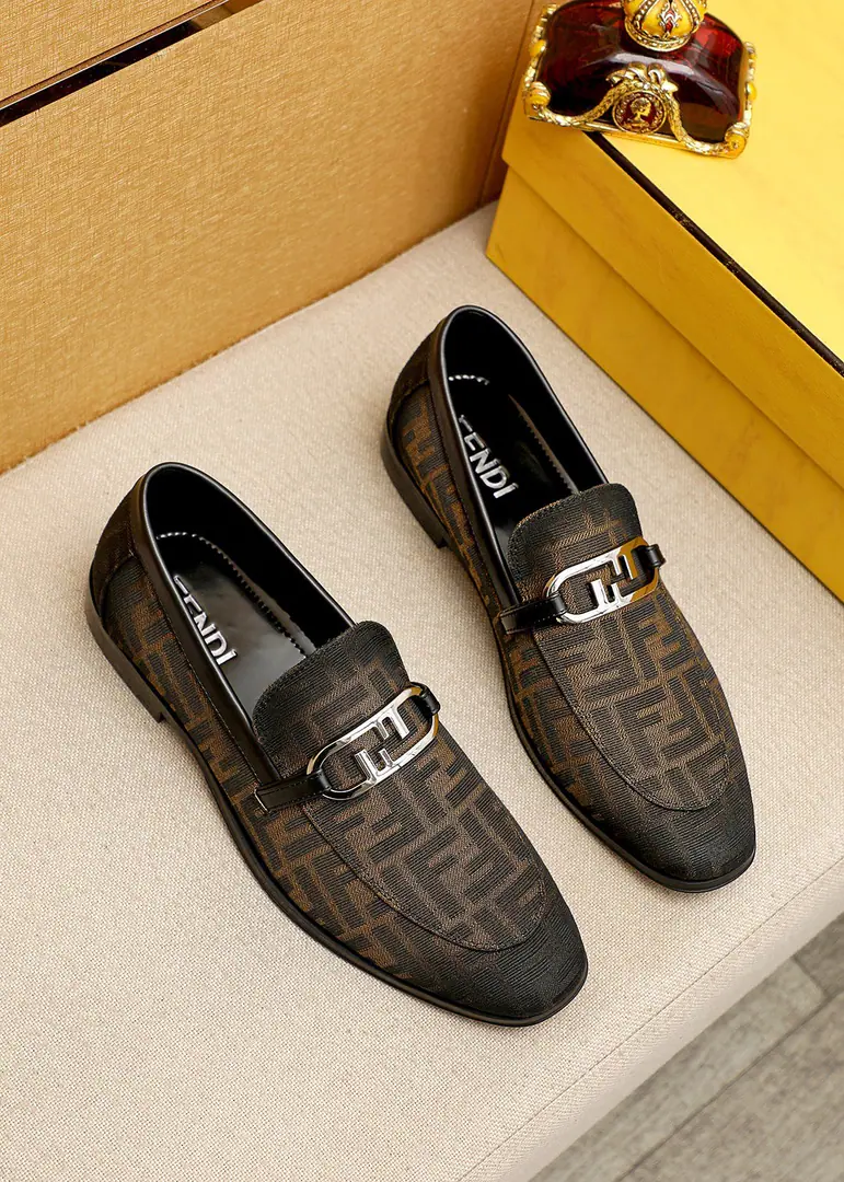 💐 Trade marks: FENDI【Fendi!】Leisure shoes. Positive code number: 39-44(38.45🉑️Custom) Commodity materials: Select Importing the head layer of a cow's skin on the face of a flower shoe.+Luxury hardware button., Imported cattle🐂Uchi.. Strong stereo visual effects, Original Base Yin. Colour: 3⃣️Colour Optional