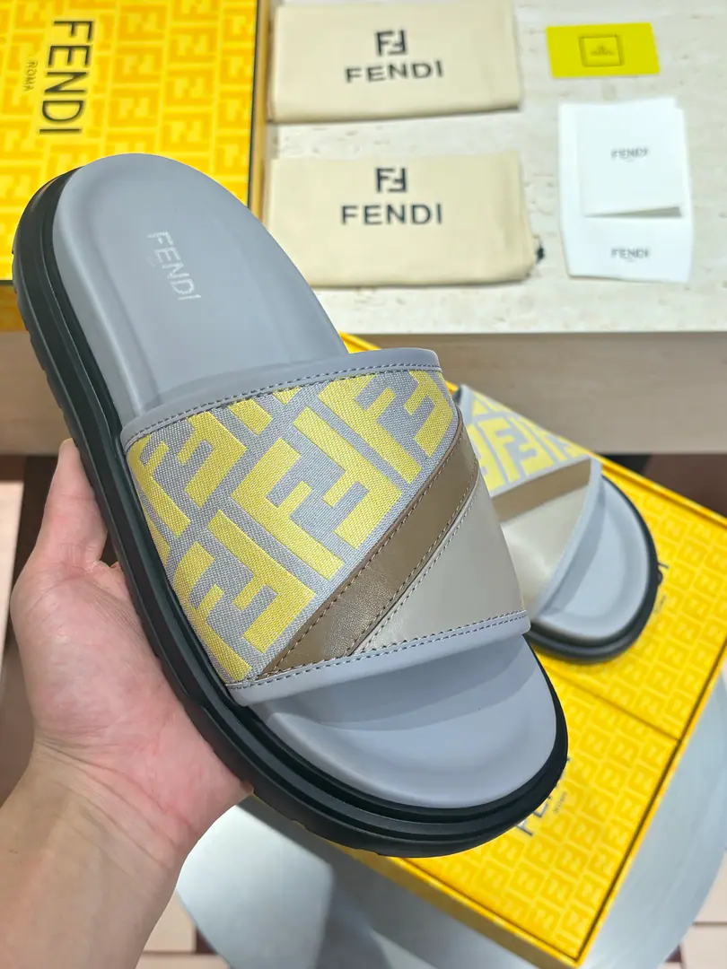 Top mass version top packaging🔥🔥🔥 2026FEND*New slippers, cattle, and a new one.. The fashion is still strong. Shoes are very cozy.👍 Size: 39-44（38.45.46Custom）