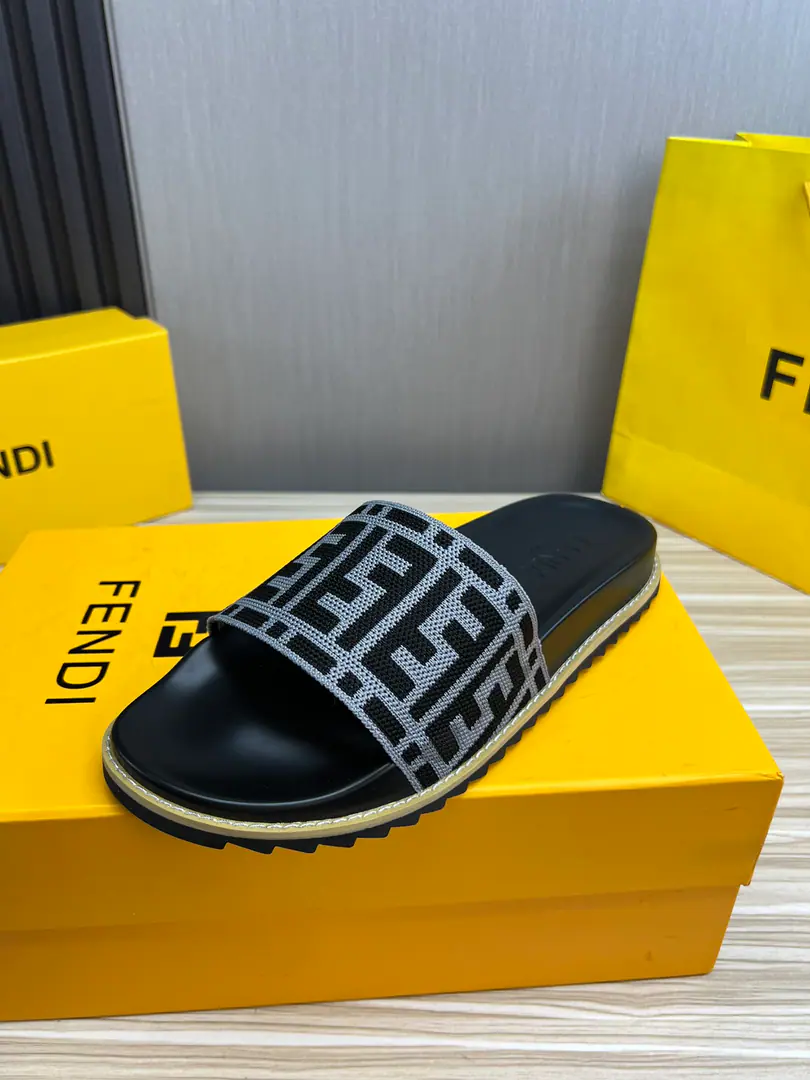 Plant Fendi's men's slippers., ＦＥＮＤＩThe official network is one to one. 38-45Code 45 46 🉑️Make a reservation.！Multi-Currently Optional🌈