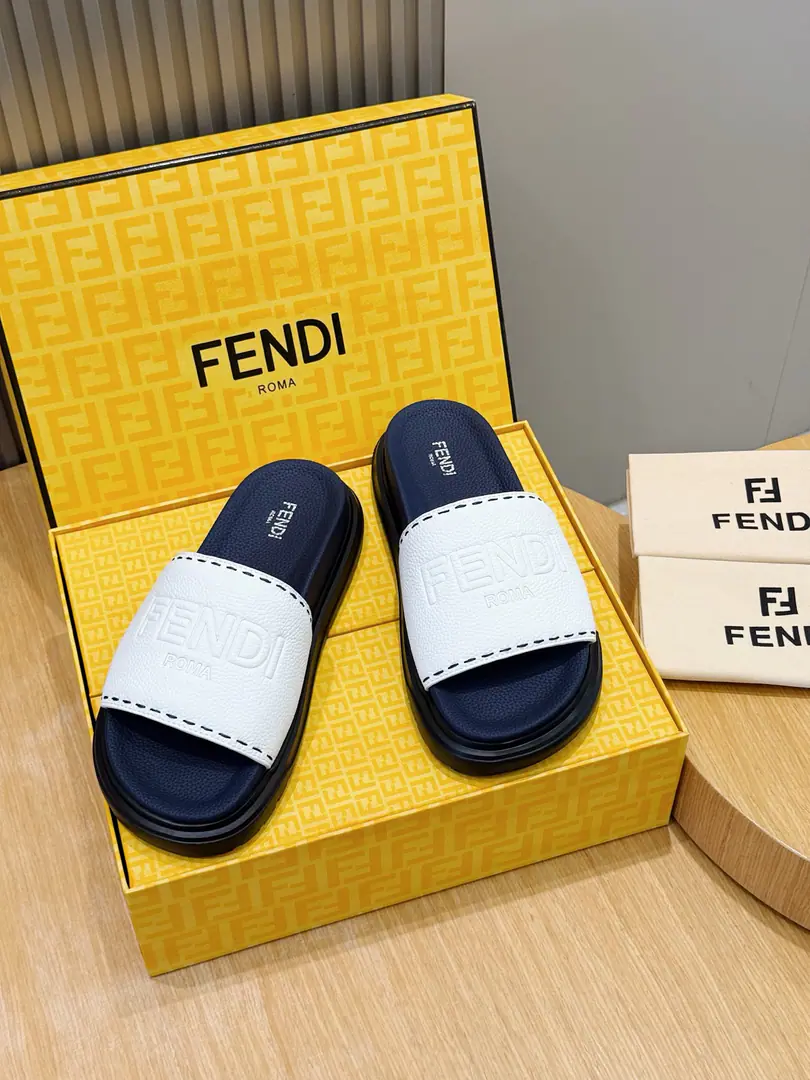FENDIFendi Beach with rubber slippers for the men. A wide band of sandals.. PUROSE SHOES LIGHT, Extremely flexible.. Slip-proof rubber soles. Rubber material. Shoes are so different., FFPattern Size:39-44(38.45 46Do it.）