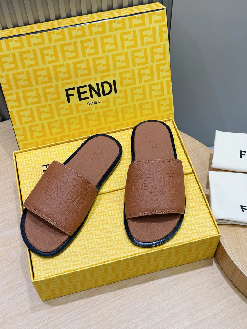 FENDIFendi Beach is a big-ass man-to-man slipper. A wide band of sandals.. PUROSE SHOES LIGHT, Extremely flexible.. A big, nice brand. Shoes under the sole.. That's a real shoe.. Shoes are so different., FFPattern Size:39-44(38.45 46Do it.）