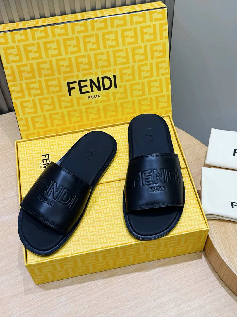 FENDIFendi Beach is a big-ass man-to-man slipper. A wide band of sandals.. PUROSE SHOES LIGHT, Extremely flexible.. A big, nice brand. Shoes under the sole.. That's a real shoe.. Shoes are so different., FFPattern Size:39-44(38.45 46Do it.）