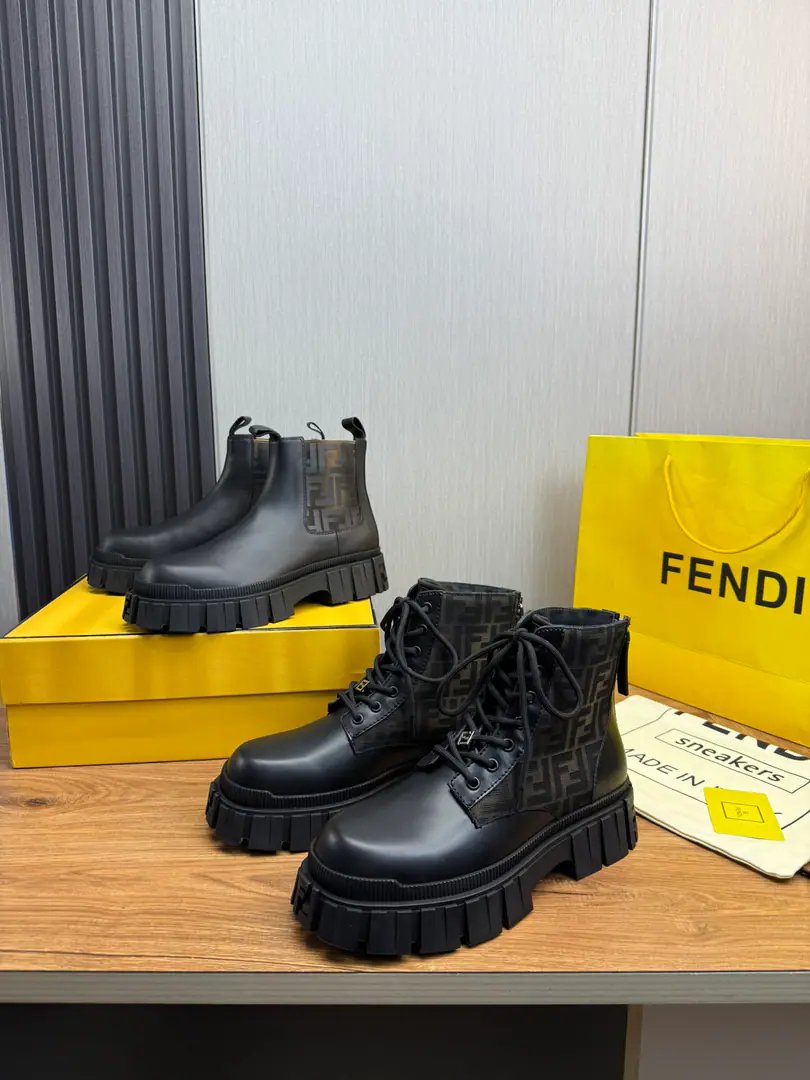 Plant FENDI.Fendi! The most recent Martin boots are from the men of the network..Black cow skins are made of branded fabric., Bulls.. Original MonoQuality, 1:1Repeat✔️Original smooth-proof grinding ground⬆️ Size:38-44（38.45Do it.）