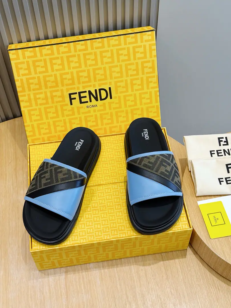 FENDIFendi Beach with rubber slippers for the men. A wide band of sandals.. PUROSE SHOES LIGHT, Extremely flexible.. Slip-proof rubber soles. Rubber material. Shoes are so different., FFPattern Size:39-44(38.45 46Do it.）
