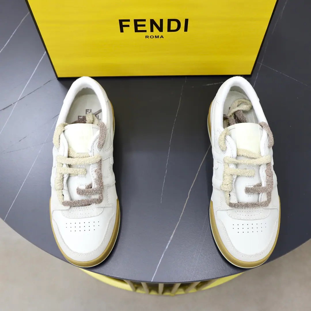 Get out of the factory. 🔥Couple money.（Top First List） Brand: Fendi!（FENDI） Size: 35-44（Men38, 45Custom） Level: Original MonoQuality High Version Materials: Import original cow skins➕ It's a good comfort. OriginalTPU♪ And then you're gonna slide down ♪ Type: Travel Fashion and leisure shoes. ♪ The tide's on ♪