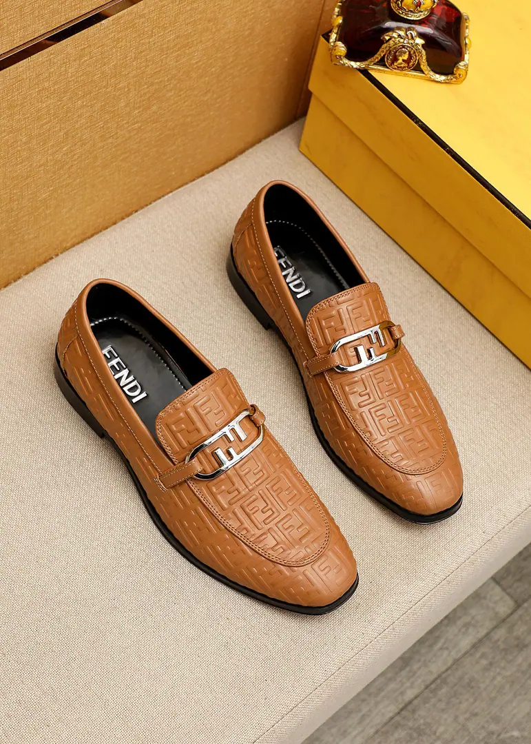 💐 Trade marks: FENDI【Fendi!】Leisure shoes. Positive code number: 39-44(38.45🉑️Custom) Commodity materials: Select Importing the head layer of a cow's skin on the face of a flower shoe.+Luxury hardware button., Imported cattle🐂Uchi.. Strong stereo visual effects, Original Base Yin. Colour: 2⃣️Colour Optional