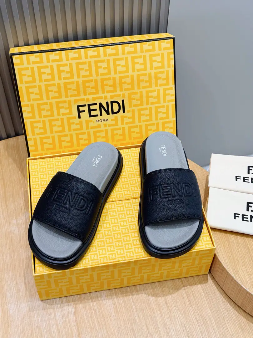 FENDIFendi Beach with rubber slippers for the men. A wide band of sandals.. PUROSE SHOES LIGHT, Extremely flexible.. Slip-proof rubber soles. Rubber material. Shoes are so different., FFPattern Size:39-44(38.45 46Do it.）