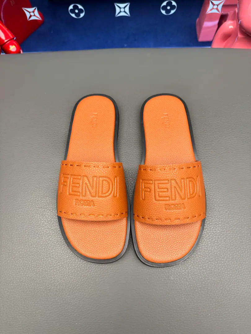 FENDIFendi slippers.💄How can we lose the little monster this summer?💄Original Imported Special Metal Decoration➕Original private model！Details determine success., Good quality is not afraid to zoom in on details.！The feet are super comfortable.！You need a nice, cool pair of sandals this summer.👣 Standard code number: 39-44（38.45.46Make a reservation.）