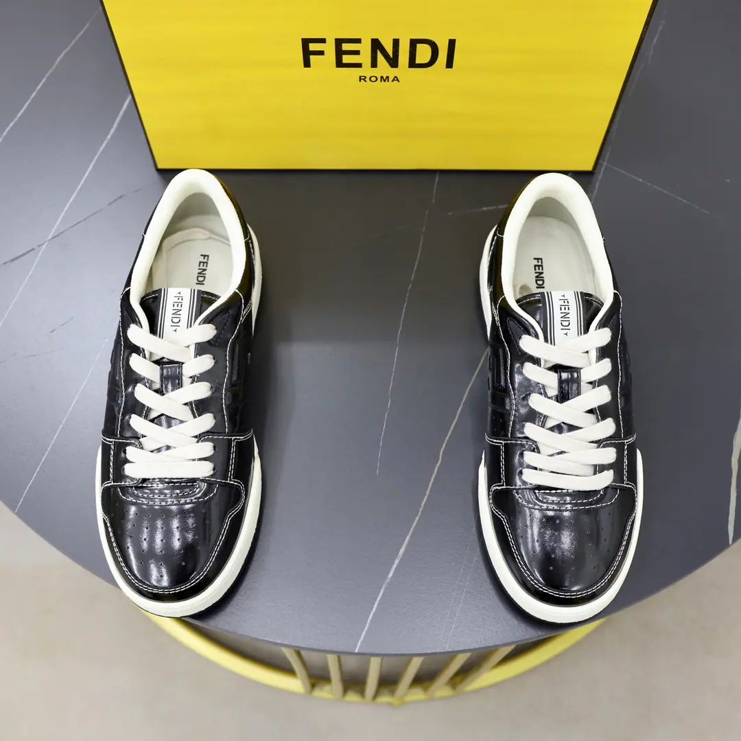 Get out of the factory. Couple money.👫FENDINew money for the season FENDI MatchSports shoes The white and the fuzzy and the low-looking shoes. MarkerFENDI MatchSports shoes, The shoe and tongue are brand new.FENDI TapeBelt. The white and the fuzzy material., Shoes and side-cams are pierced.. Sides are gluted.FFMark. Rubber soles, SidebandFENDIWord. A shoe box with a tie of the same colour.. Size: 35-45Couple money.