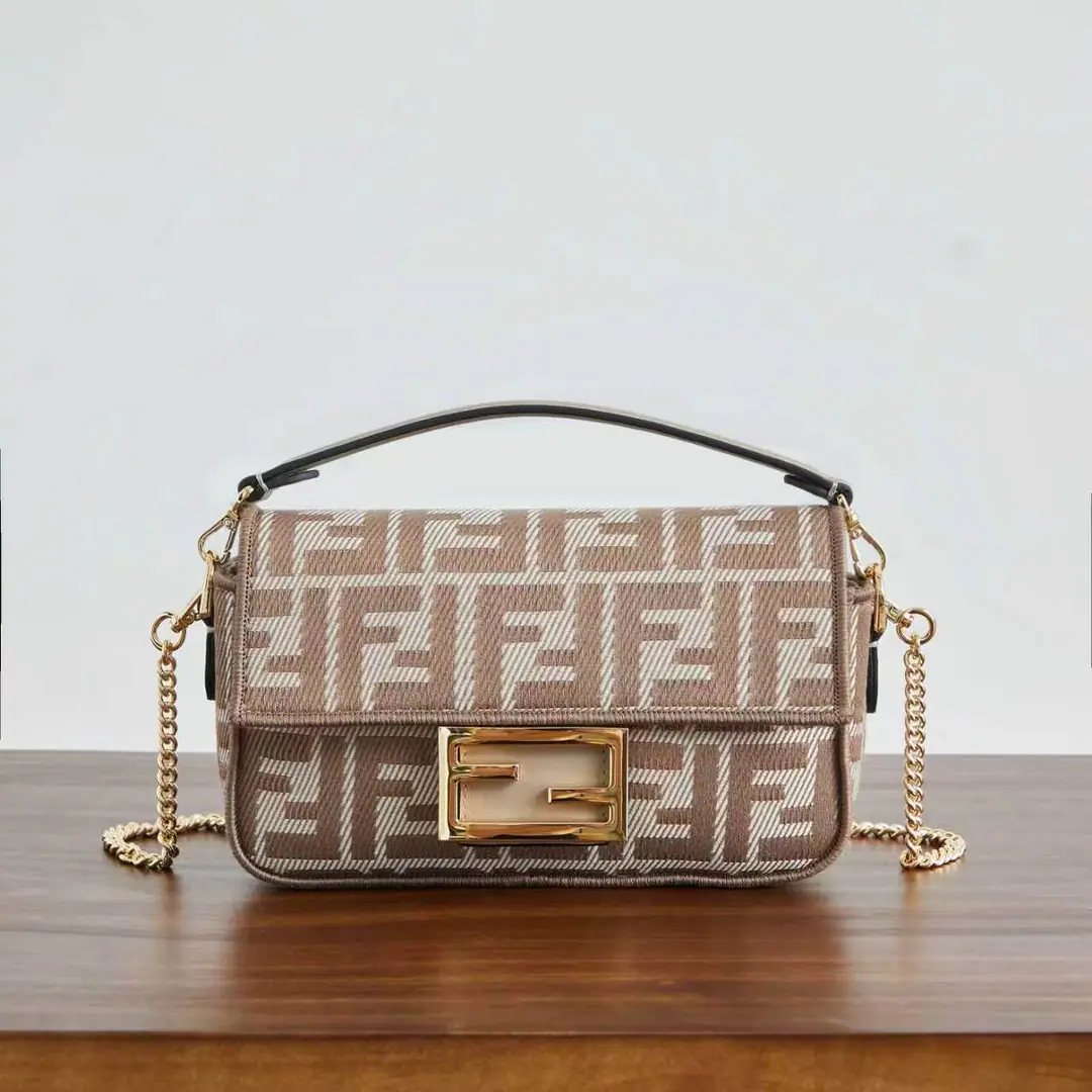 🔥🔥Little law stick, gray. Mini-Man.baguette Brown cloth handbag. More details Iconic BaguetteMini-handbag., Brown with fabric., Yes, I do.FFPattern, MatchFFTights., A black embroidery edge.. It's got a front cap., Magnetic buttons, No internal partitions, Pocket and gold metal. The handbags are equipped with disassembly handles and chained shoulder belts., But the handy., Shoulder or slash. Italian manufacture Material: Fabulous.: Texture Refried.: Texture Depth: 4 Length: 19 Height: 11.5 Paragraph