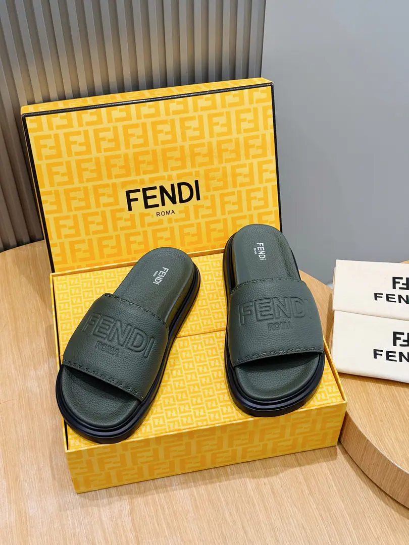 FENDIFendi Beach with rubber slippers for the men. A wide band of sandals.. PUROSE SHOES LIGHT, Extremely flexible.. Slip-proof rubber soles. Rubber material. Shoes are so different., FFPattern Size:39-44(38.45 46Do it.）