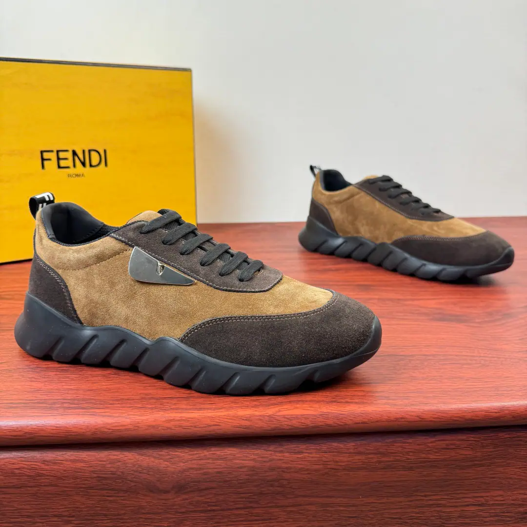 【FENDI】Fendi! Men hitting leather and leisure shoes.！ Remodeling the city with Italian beauty.. Select the delicate cow against the fumes to put the light leather together., The level of quality is not up to the top., Shoes side.FNode suffix details for metal apparel, The bottom of the low profile.. The technology web is equipped with real shoes., Lightly quantified slide-proof rubber floor, It's not too hard to walk long., Fit for commuting, Business, A lot of leisure and a lot of scenery.. Blue black, Brown and all the other low-saturated suits., Slurp shoes. Legs., Take advantage of the day and light business., It's the choice of the necessary quality in the locker of a grown man.. Full package！ Size: 39-40-41-42-43-44Skins size.（Customable38.45.46）