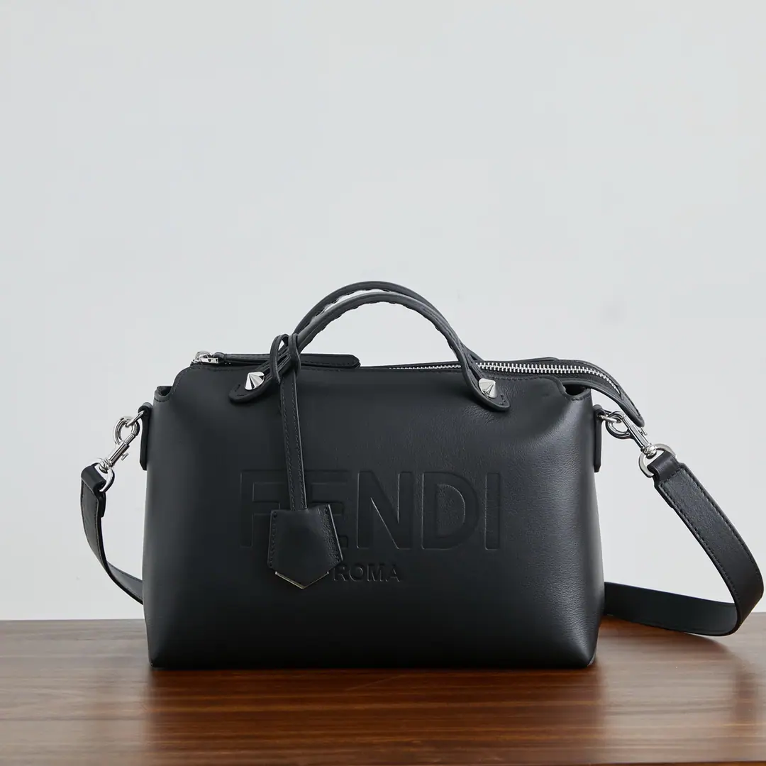 🔥🔥 BY THE WAY- Pull the zipper and close the Boston handbag., Handheld design, Embrace cards. There's two pockets inside., We're separating two layers through the partition., There's another pocket.. Adjustable to Disassemble Shoulda. Cow skin making. plating, metal-forming. Dimensions28*15*13 Paragraph: 2303