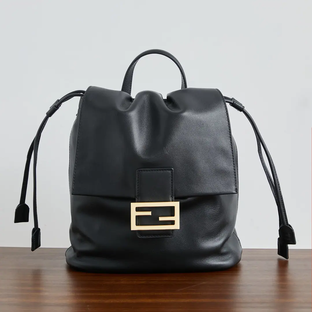 🔥🔥🔥Black A new double-handbag that fell at first sight. Metal button and pull rope design ♪ With a sense of relief without a limit ♪ Importing cattle skins of high quality and retrograde. The capacity super-capable. No burden at all. It's not about the coat or the casual dress. It's a very easy way to create a fashionable and leisure model. Not one of the most worthy bags this year.！ Dimensions23*12*26CM