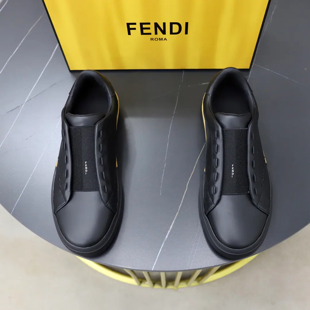 Get out of the factory. 🔥（Top First List） Brand: Fendi!（FENDI） Size: 39-45 Level: Original MonoQuality High Version Materials: Import original cow skins➕ It's a good, comfortable cow's skin. OriginalTPU♪ And then you're gonna slide down ♪ Type: Travel Fashion and leisure shoes. ♪ The tide's on ♪