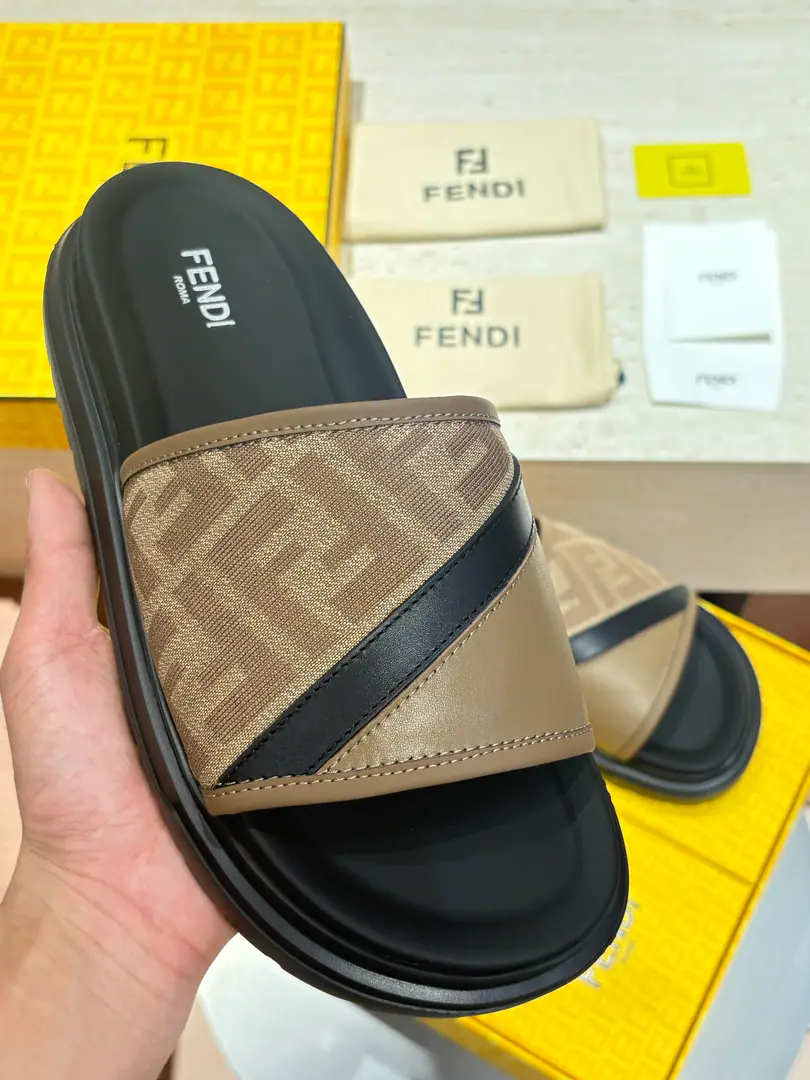 Top mass version top packaging🔥🔥🔥 2026FEND*New slippers, cattle, and a new one.. The fashion is still strong. Shoes are very cozy.👍 Size: 39-44（38.45.46Custom）