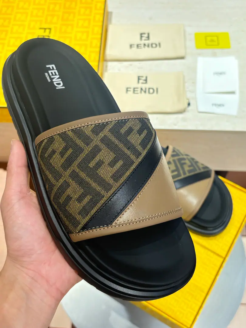 Top mass version top packaging🔥🔥🔥 2026FEND*New slippers, cattle, and a new one.. The fashion is still strong. Shoes are very cozy.👍 Size: 39-44（38.45.46Custom）