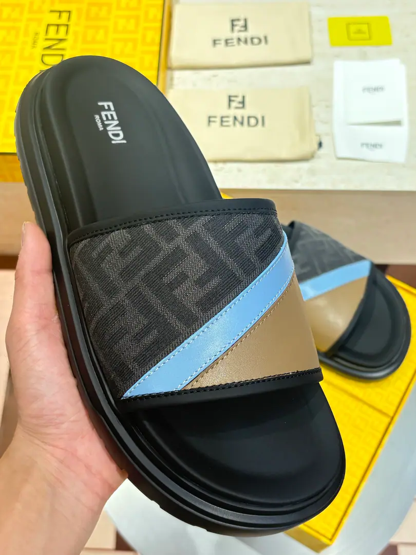 Top mass version top packaging🔥🔥🔥 2026FEND*New slippers, cattle, and a new one.. The fashion is still strong. Shoes are very cozy.👍 Size: 39-44（38.45.46Custom）