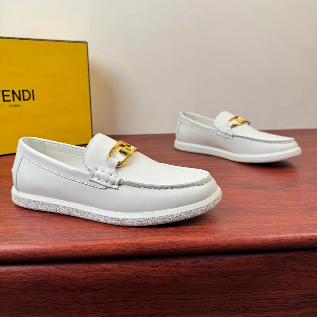 FENDIThe tall man is wearing his leisure shoes., High-end atmosphere, Private customizes the original brand of the hardware button decorations, The calf's skin is in the air., Original rubber floor, Top Quality！ Size: 39-44（38.45.46Do it.）