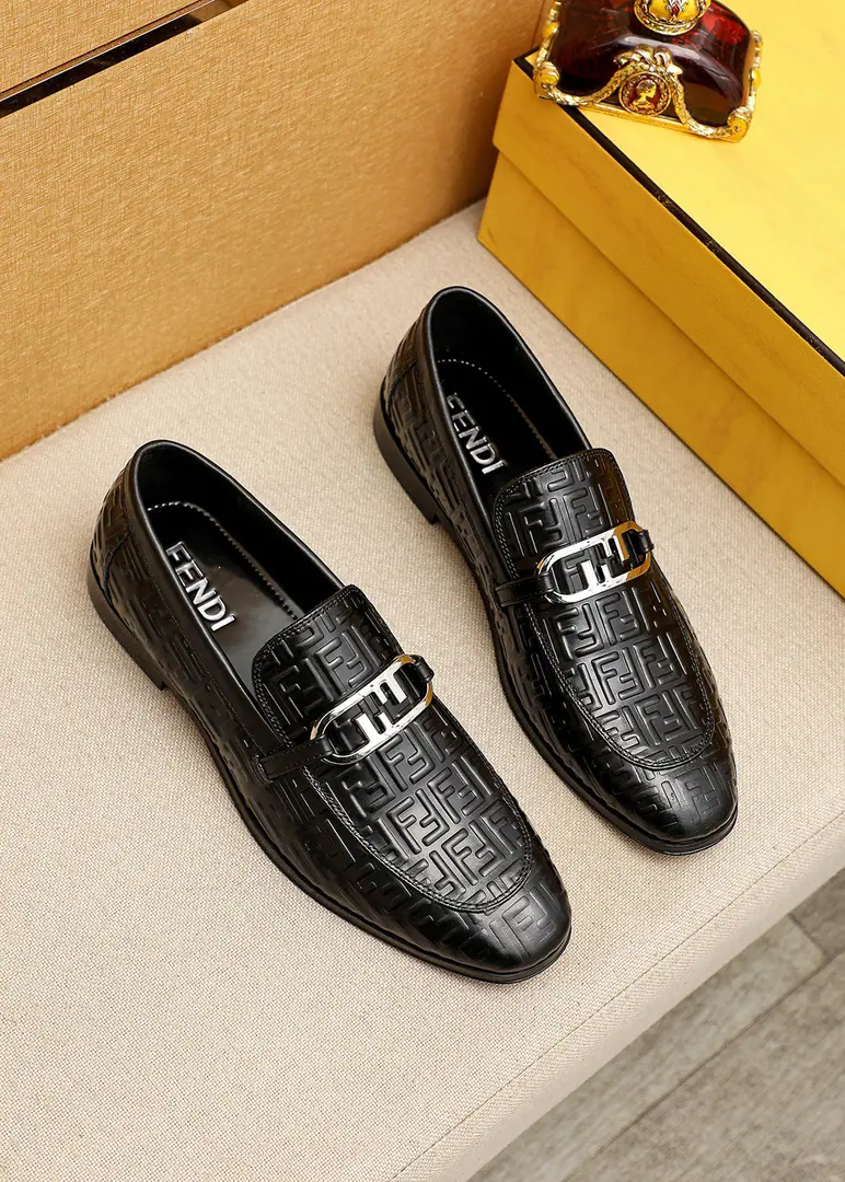 💐 Trade marks: FENDI【Fendi!】Leisure shoes. Positive code number: 39-44(38.45🉑️Custom) Commodity materials: Select Importing the head layer of a cow's skin on the face of a flower shoe.+Luxury hardware button., Imported cattle🐂Uchi.. Strong stereo visual effects, Original Base Yin. Colour: 2⃣️Colour Optional