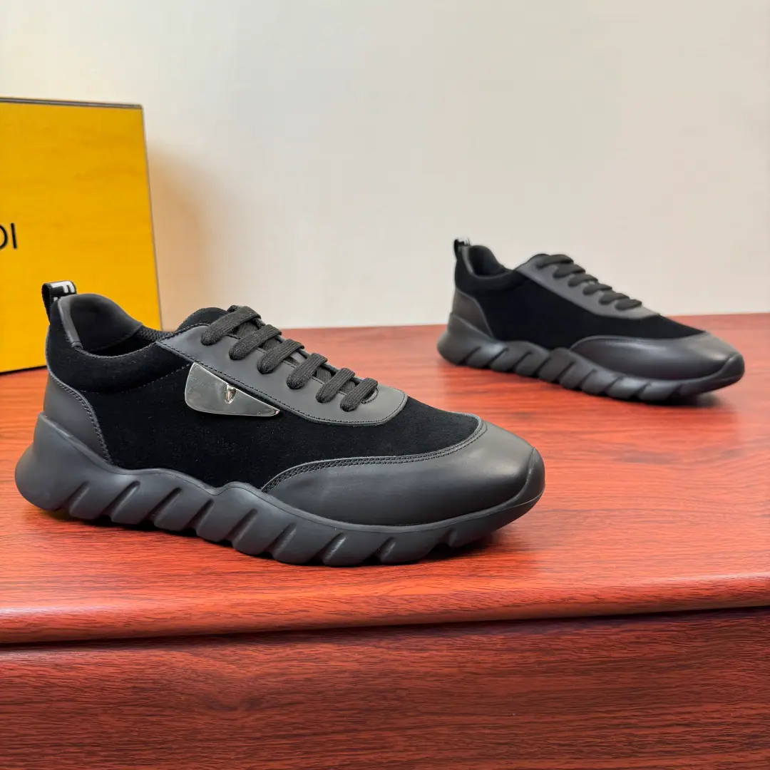【FENDI】Fendi! Men hitting leather and leisure shoes.！ Remodeling the city with Italian beauty.. Select the delicate cow against the fumes to put the light leather together., The level of quality is not up to the top., Shoes side.FNode suffix details for metal apparel, The bottom of the low profile.. The technology web is equipped with real shoes., Lightly quantified slide-proof rubber floor, It's not too hard to walk long., Fit for commuting, Business, A lot of leisure and a lot of scenery.. Blue black, Brown and all the other low-saturated suits., Slurp shoes. Legs., Take advantage of the day and light business., It's the choice of the necessary quality in the locker of a grown man.. Full package！ Size: 39-40-41-42-43-44Skins size.（Customable38.45.46）