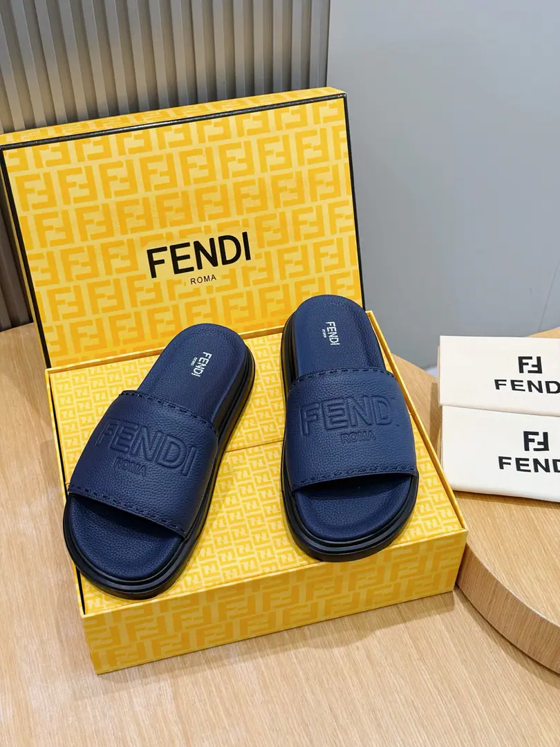 FENDIFendi Beach with rubber slippers for the men. A wide band of sandals.. PUROSE SHOES LIGHT, Extremely flexible.. Slip-proof rubber soles. Rubber material. Shoes are so different., FFPattern Size:39-44(38.45 46Do it.）