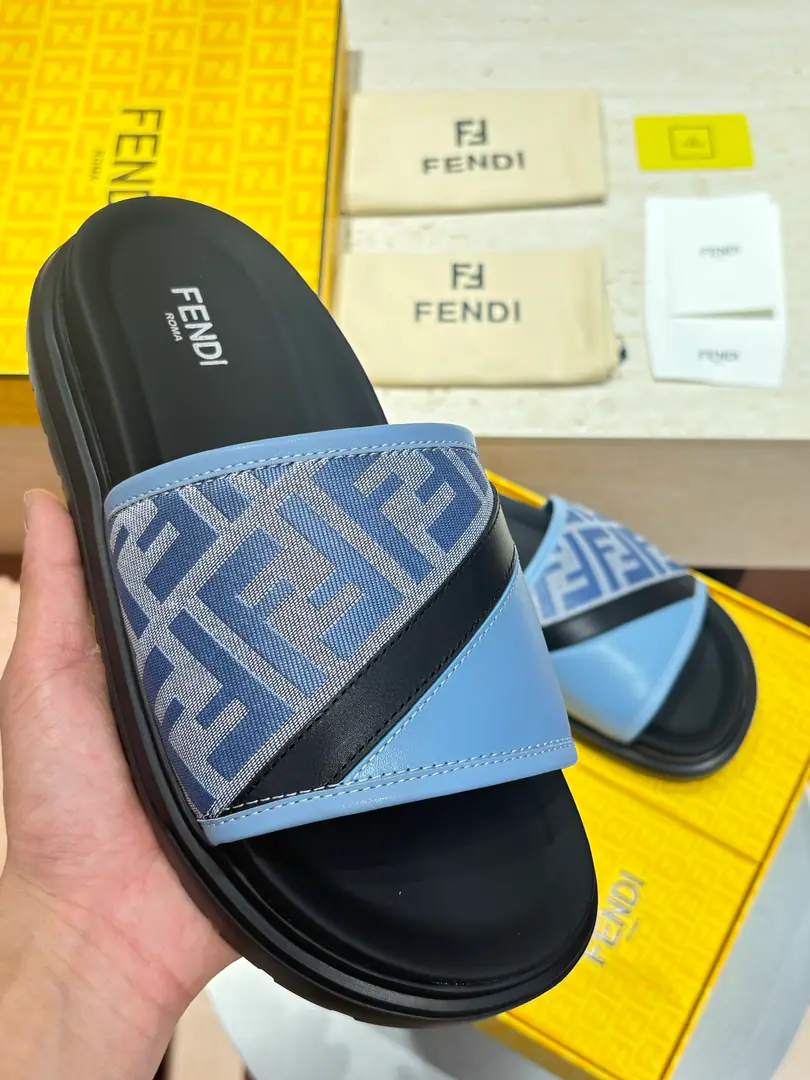 Top mass version top packaging🔥🔥🔥 2026FEND*New slippers, cattle, and a new one.. The fashion is still strong. Shoes are very cozy.👍 Size: 39-44（38.45.46Custom）