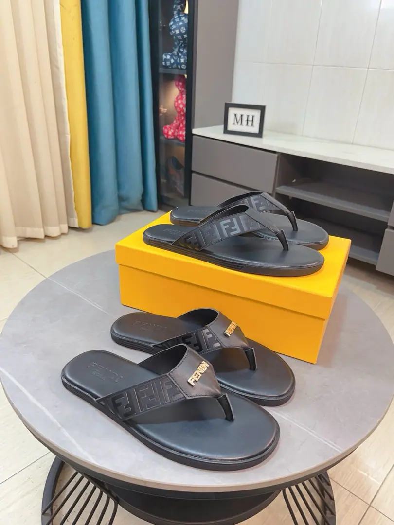 Get out of the factory.🌹🌹【FENDI】Fendi! Spring and summer, the new man's sandals. - The slippers are coming out.✨ Colors are cool. Top-level purchase of original bills Use of import bands on the shoe surface➕ Original Base. Comfortable with fashion.. Codes: 38-44