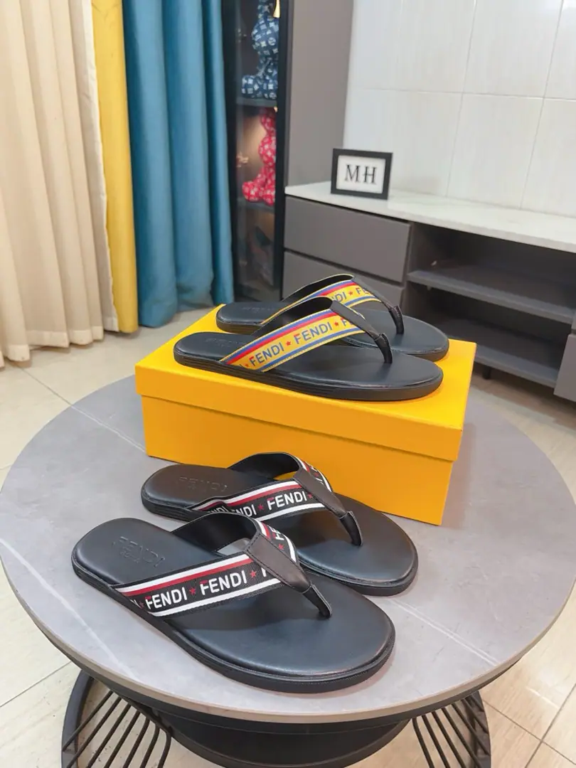 Get out of the factory.🌹🌹【FENDI】Fendi! Spring and summer, the new man's sandals. - The slippers are coming out.✨ Colors are cool. Top-level purchase of original bills Use of import bands on the shoe surface➕ Original Base. Comfortable with fashion.. Codes: 38-44