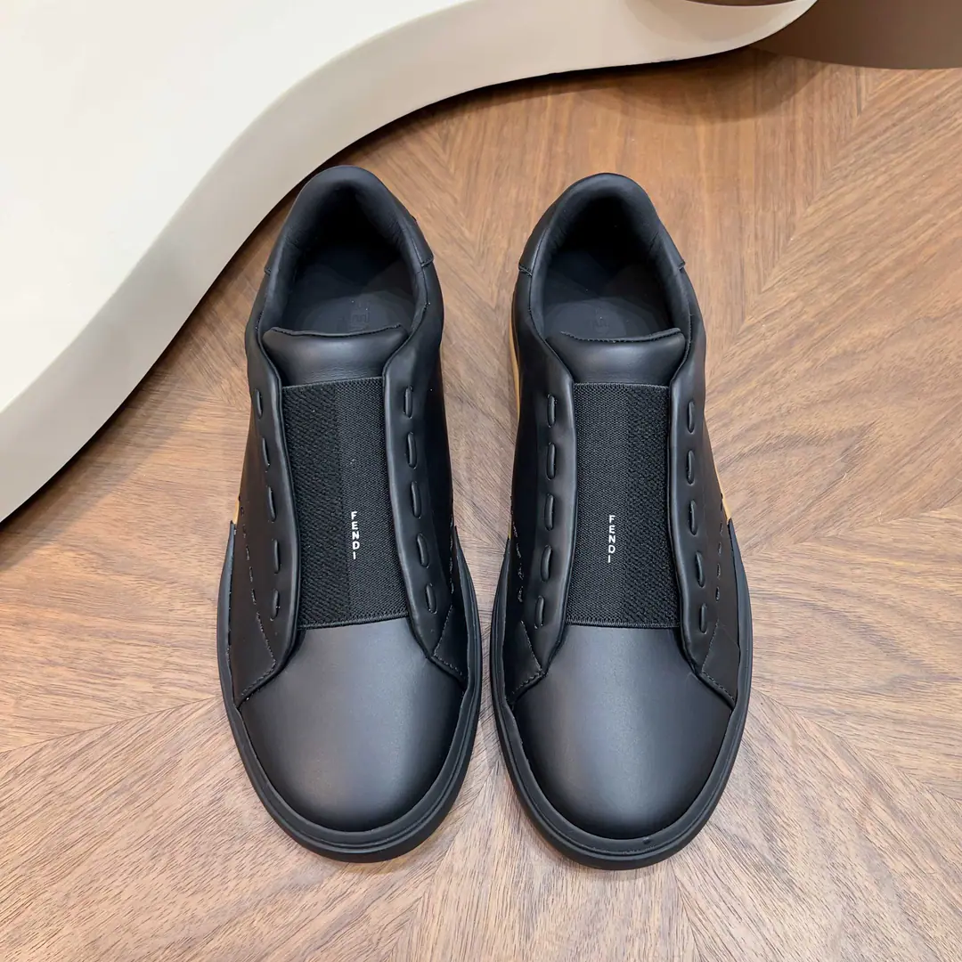 Fendi!/Fendi CityA man's shoe is a man's shoe. FENDI CiryA shoe with a foot., Black./Brown.PequinA style of a ballistic wideband.. Soft and smooth, little cow-skinned shoes., The same color as the same color is a large tube.SelleriaWeeds are made by hand., The rubber soles are embedded in a leather with a manual skin., There's a suture in the back of the heel., Take the exterior.FENDIMark. A simple style of fashion, In the whole cow's skin., Skins and feet of the bull., The upper foot is comfortable., Fashion is a great pleasure., A hundred-packs-a-pack., Full package！ Codes: 39-40-41-42-43-44（45You're not going to back off.） Standard leather shoe size.