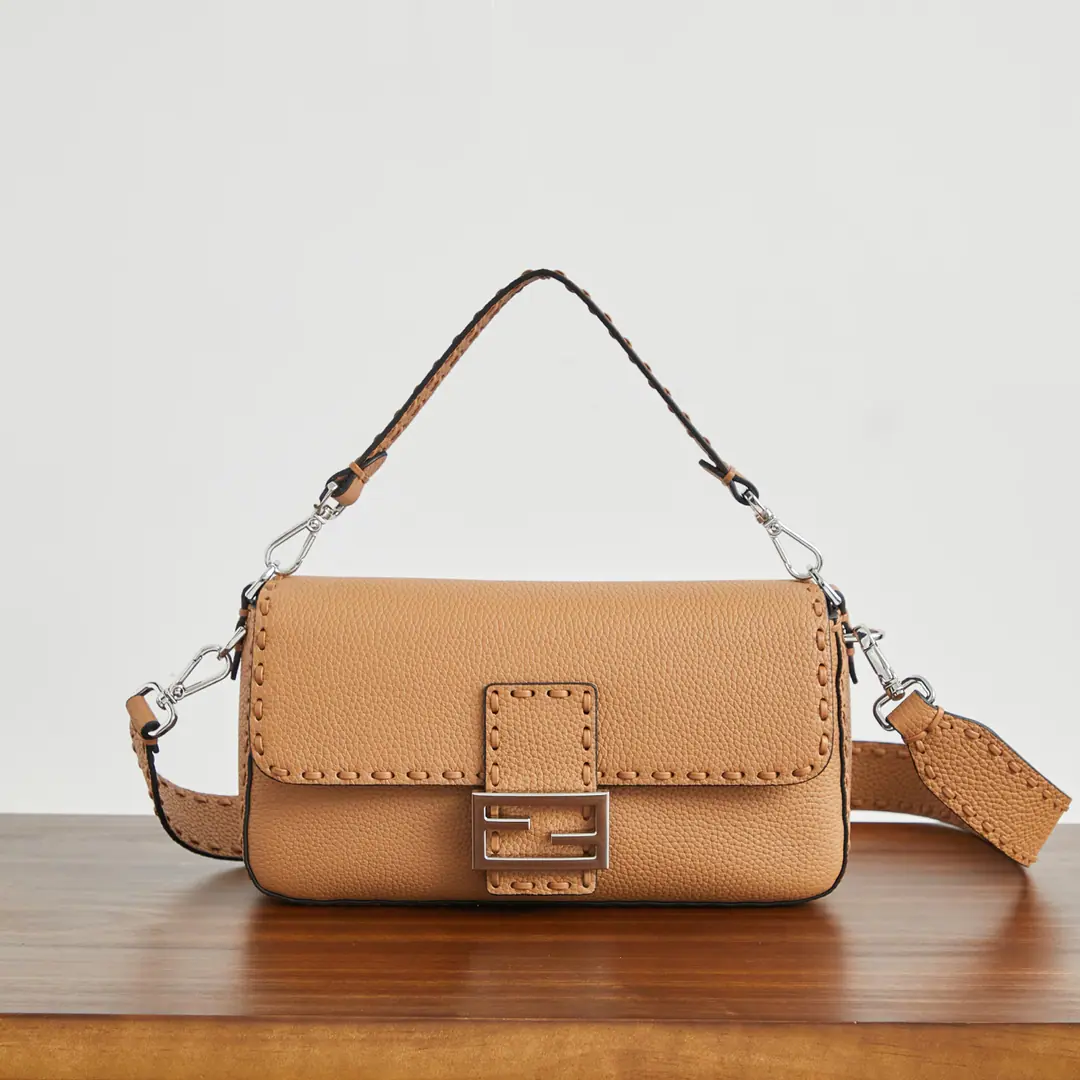 Special chip version 🎶🥖𝗯𝗮𝗴𝘂𝗲𝘁𝘁𝗲Little law stickbag. The skins of the stubs are made manually from the same colour and large-sign lines. Silver-faced metal. by whichFFTights.. Handbags with handheld and disassembly straps., But with your hand or shoulder.. Size: 20-5-13cm 5515 Jie!• 🎶🥖𝗯𝗮𝗴𝘂𝗲𝘁𝘁𝗲The Chinese law school bag. The skins of the stubs are made manually from the same colour and large-sign lines. Silver-faced metal. by whichFFTights.. Handbags with handheld and disassembly straps., But with your hand or shoulder.. Size: 20-5-13cm Jie!•