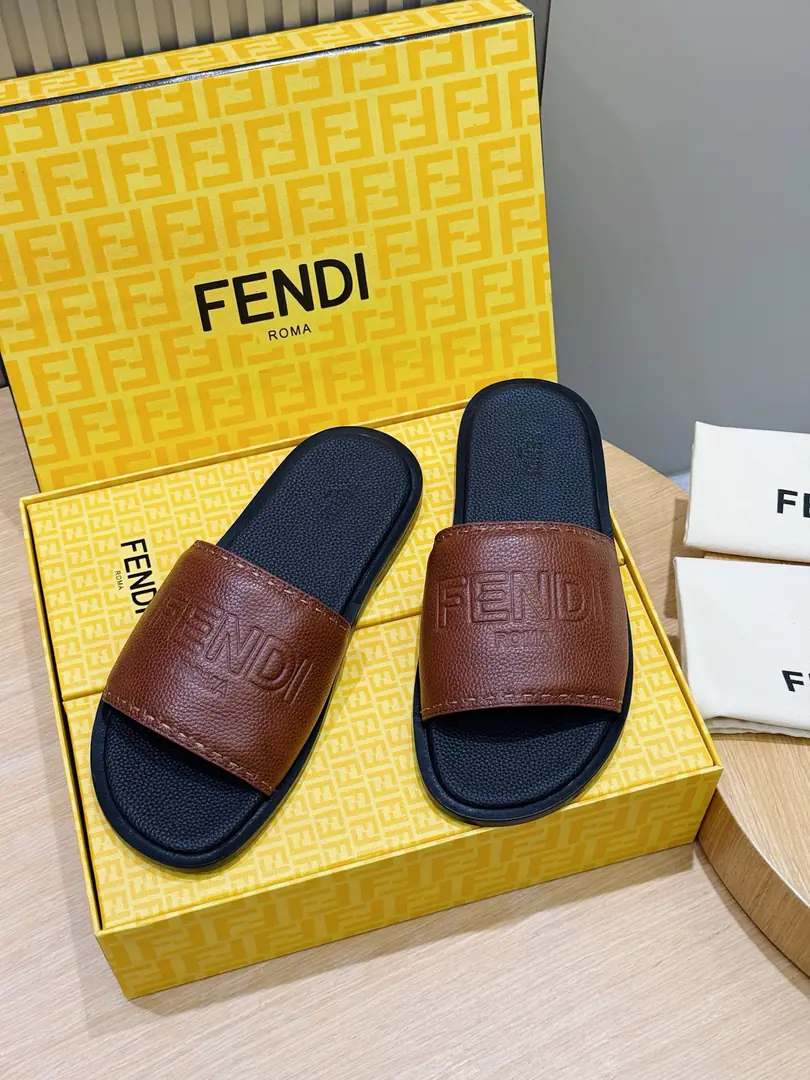 FENDIFendi Beach is a big-ass man-to-man slipper. A wide band of sandals.. PUROSE SHOES LIGHT, Extremely flexible.. A big, nice brand. Shoes under the sole.. That's a real shoe.. Shoes are so different., FFPattern Size:39-44(38.45 46Do it.）