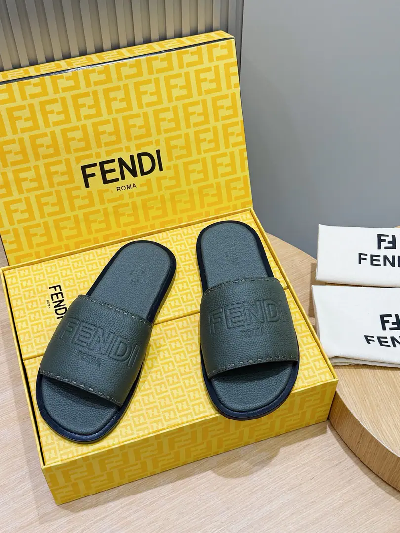 FENDIFendi Beach is a big-ass man-to-man slipper. A wide band of sandals.. PUROSE SHOES LIGHT, Extremely flexible.. A big, nice brand. Shoes under the sole.. That's a real shoe.. Shoes are so different., FFPattern Size:39-44(38.45 46Do it.）
