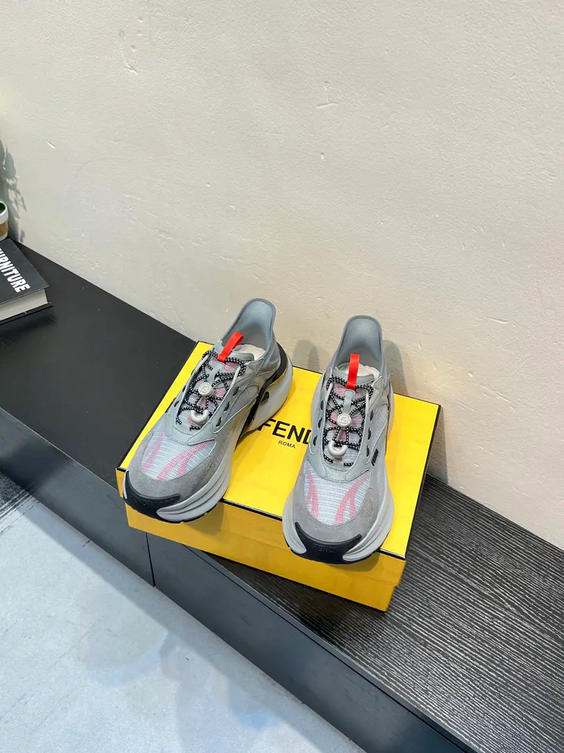 Fendi【Fendi!】The money's on the market.🔥The official network is synchronizing fashion old dad shoes.👟 Use original branding to fly paste.Original cow skin+In the air network.+A sheep's skin cushion. Perfectly shaped top quality., You deserve it.🔜Original rubber floor, Super-slipperproof grinding.👣 Codes: 38-44（45 46 I'll make sure I don't change it.）