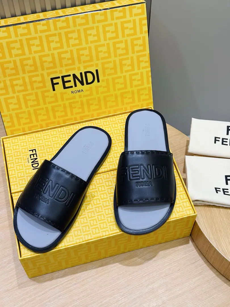 FENDIFendi Beach is a big-ass man-to-man slipper. A wide band of sandals.. PUROSE SHOES LIGHT, Extremely flexible.. A big, nice brand. Shoes under the sole.. That's a real shoe.. Shoes are so different., FFPattern Size:39-44(38.45 46Do it.）