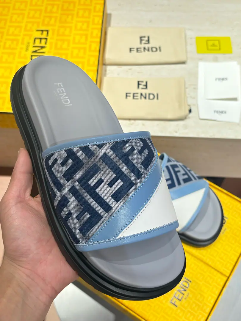 Top mass version top packaging🔥🔥🔥 2026FEND*New slippers, cattle, and a new one.. The fashion is still strong. Shoes are very cozy.👍 Size: 39-44（38.45.46Custom）