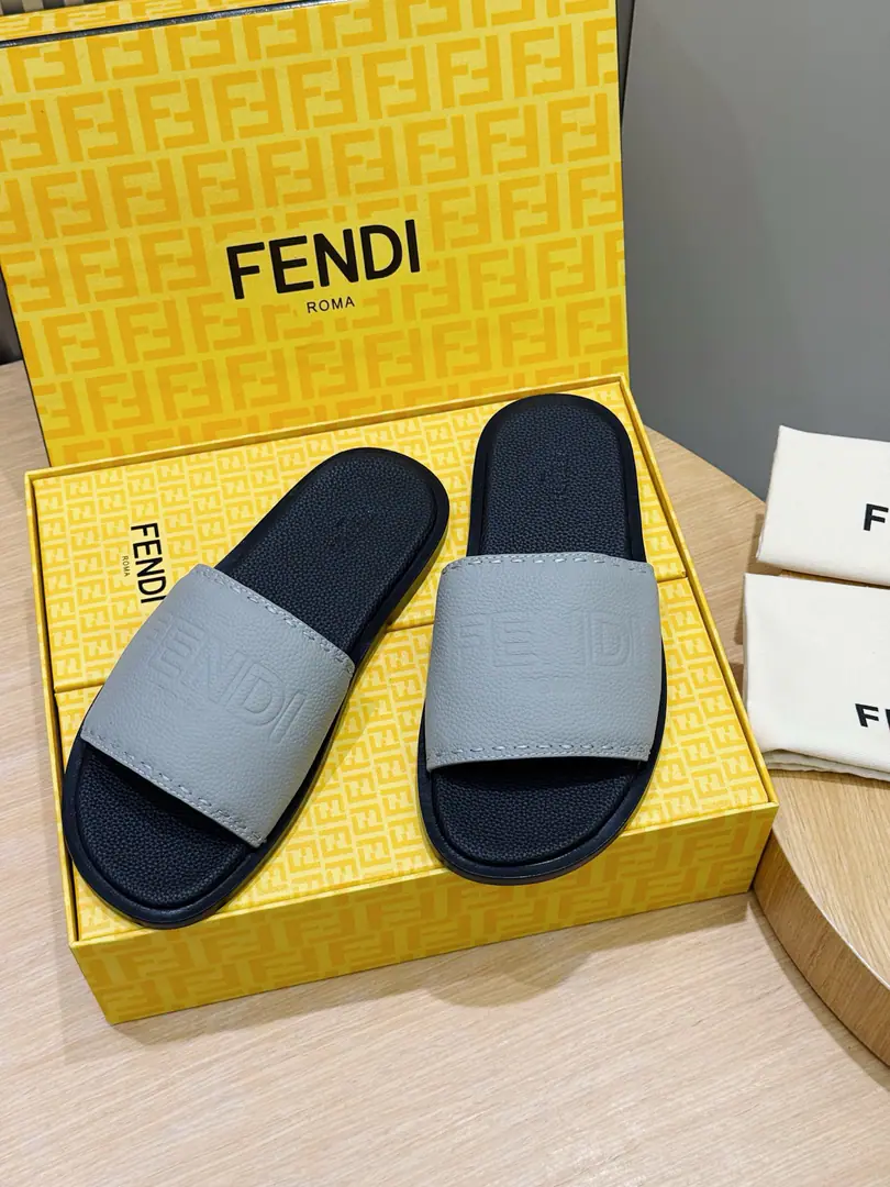 FENDIFendi Beach is a big-ass man-to-man slipper. A wide band of sandals.. PUROSE SHOES LIGHT, Extremely flexible.. A big, nice brand. Shoes under the sole.. That's a real shoe.. Shoes are so different., FFPattern Size:39-44(38.45 46Do it.）
