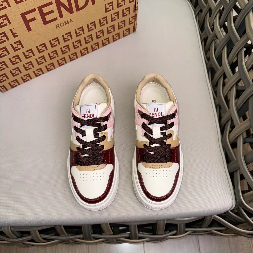 Fendi MatchThick-deck sneakers.｜Couple money.｜FFThe latest element is injected into the ancient design.｜It's a classic.｜The shoes are wobbly and oxen.｜Side-stamped doublesF logo｜5cmIncreasePU- The bubble.｜The upper feet are so light and comfortable. Size: Women35-39（40Do it.） Men39-44（38.45Do it.）