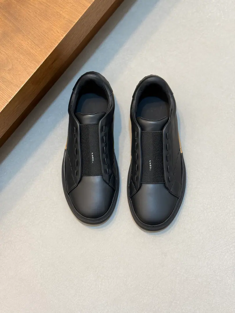 Fendi!/Fendi CityA man's shoe is a man's shoe. FENDI CiryA shoe with a foot., Black./Brown.PequinA style of a ballistic wideband.. Soft and smooth, little cow-skinned shoes., The same color as the same color is a large tube.SelleriaWeeds are made by hand., The rubber soles are embedded in a leather with a manual skin., There's a suture in the back of the heel., Take the exterior.FENDIMark. A simple style of fashion, In the whole cow's skin., Skins and feet of the bull., The upper foot is comfortable., Fashion is a great pleasure., A hundred-packs-a-pack., Full package！ Codes: 39-40-41-42-43-44（45You're not going to back off.） Standard leather shoe size.