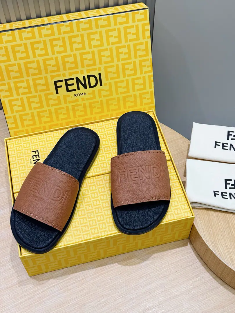FENDIFendi Beach is a big-ass man-to-man slipper. A wide band of sandals.. PUROSE SHOES LIGHT, Extremely flexible.. A big, nice brand. Shoes under the sole.. That's a real shoe.. Shoes are so different., FFPattern Size:39-44(38.45 46Do it.）