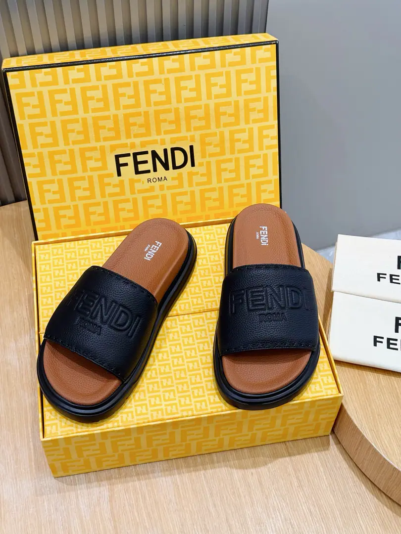 FENDIFendi Beach with rubber slippers for the men. A wide band of sandals.. PUROSE SHOES LIGHT, Extremely flexible.. Slip-proof rubber soles. Rubber material. Shoes are so different., FFPattern Size:39-44(38.45 46Do it.）