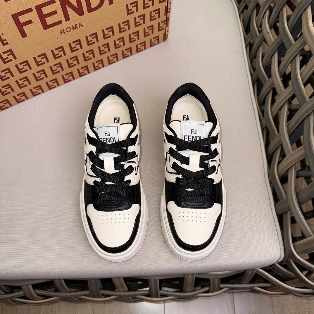Fendi MatchThick-deck sneakers.｜Couple money.｜FFThe latest element is injected into the ancient design.｜It's a classic.｜The shoes are wobbly and oxen.｜Side-stamped doublesF logo｜5cmIncreasePU- The bubble.｜The upper feet are so light and comfortable. Size: Women35-39（40Do it.） Men39-44（38.45Do it.）