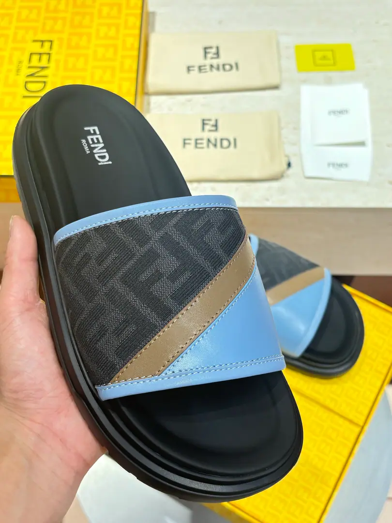 Top mass version top packaging🔥🔥🔥 2026FEND*New slippers, cattle, and a new one.. The fashion is still strong. Shoes are very cozy.👍 Size: 39-44（38.45.46Custom）