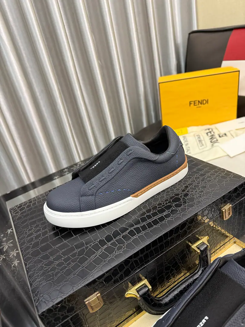 Get out of the factory.⌚️⌚️【Fendi】Fendi! The man's latest leisure shoe.！The cabinet is on the market.！The original one-to-one.. All imported head-story cow-skins., The insides are covered with topwater., The original factory was specially used for the rubber base.. Leading the new fashion concept. Match: 38- ️⃣Colour Optional
