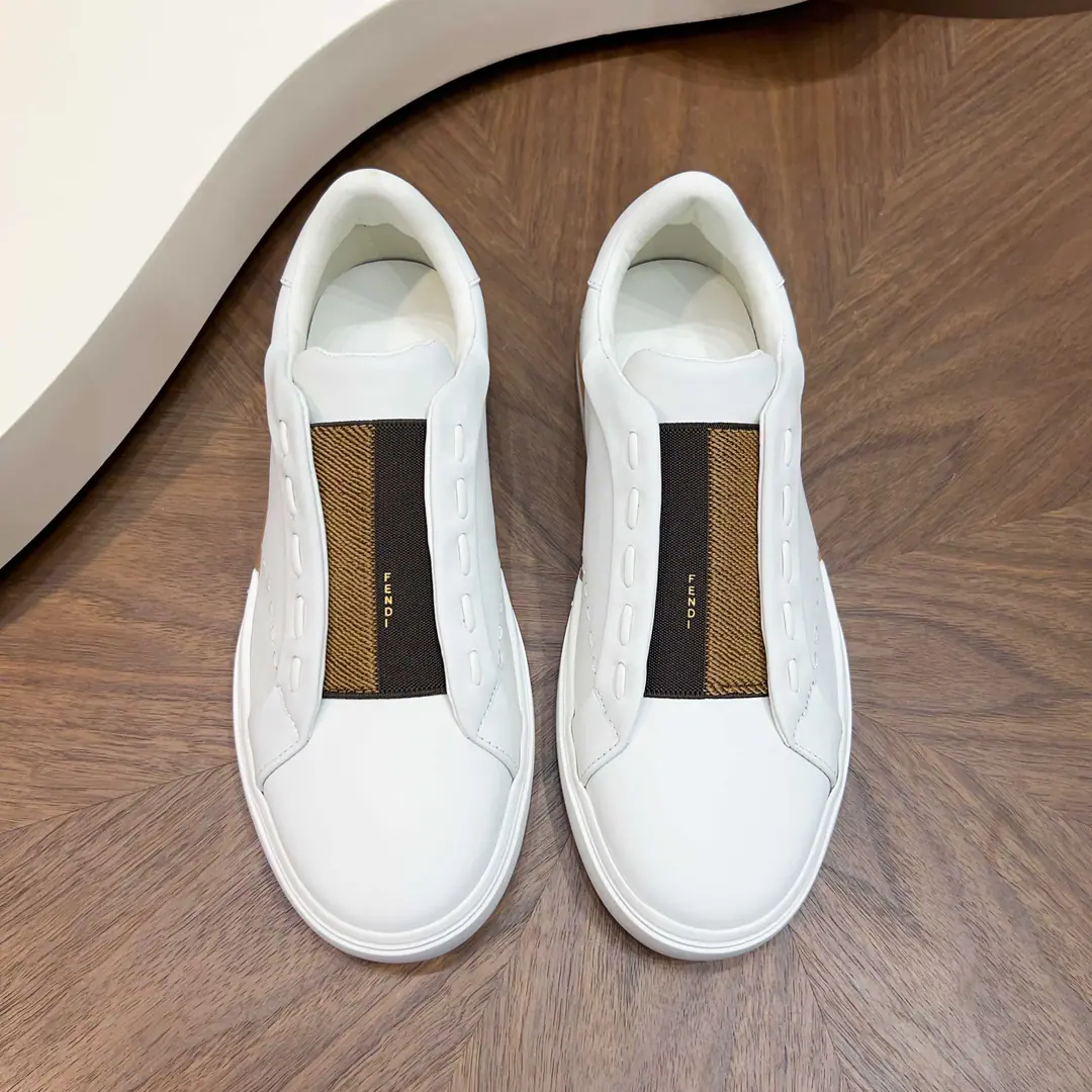 Fendi!/Fendi CityA man's shoe is a man's shoe. FENDI CiryA shoe with a foot., Black./Brown.PequinA style of a ballistic wideband.. Soft and smooth, little cow-skinned shoes., The same color as the same color is a large tube.SelleriaWeeds are made by hand., The rubber soles are embedded in a leather with a manual skin., There's a suture in the back of the heel., Take the exterior.FENDIMark. A simple style of fashion, In the whole cow's skin., Skins and feet of the bull., The upper foot is comfortable., Fashion is a great pleasure., A hundred-packs-a-pack., Full package！ Codes: 39-40-41-42-43-44（45You're not going to back off.） Standard leather shoe size.