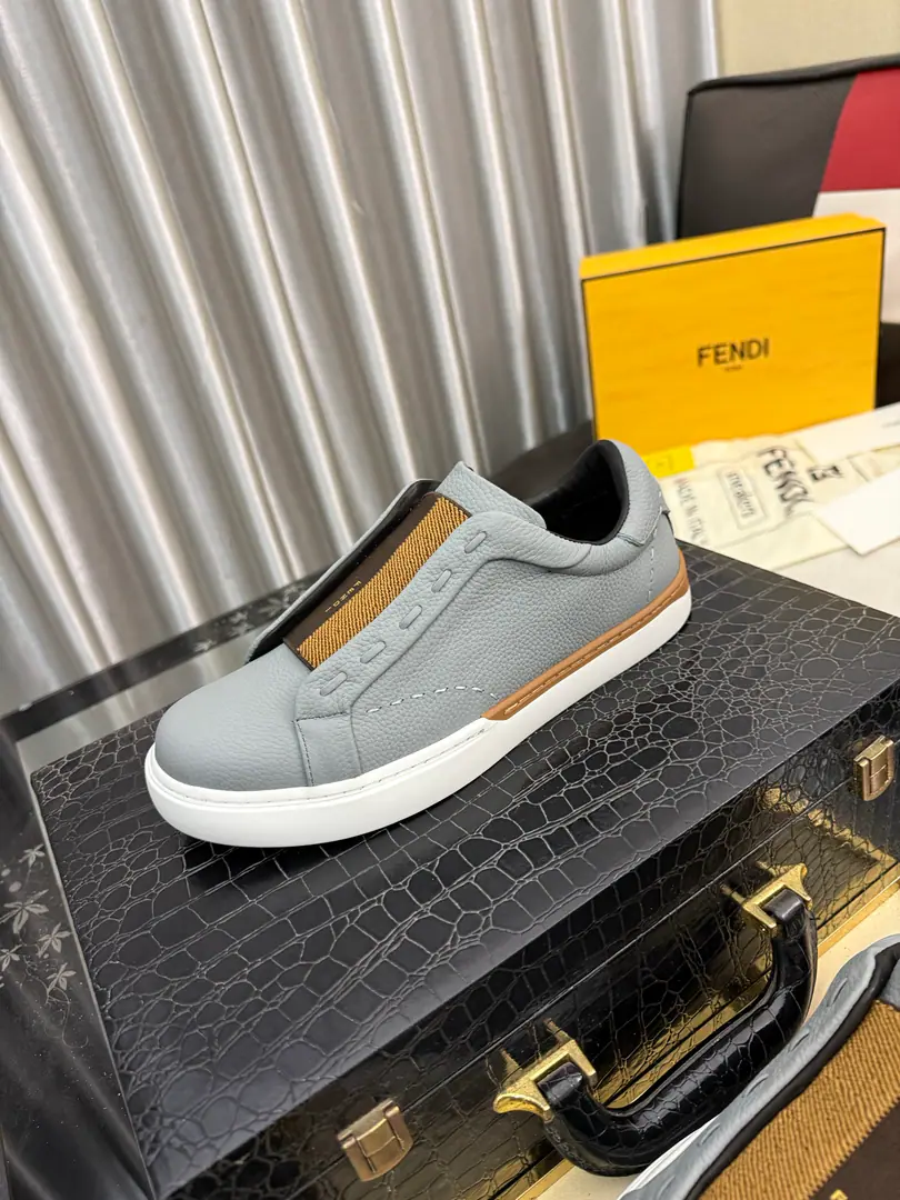 Get out of the factory.⌚️⌚️【Fendi】Fendi! The man's latest leisure shoe.！The cabinet is on the market.！The original one-to-one.. All imported head-story cow-skins., The insides are covered with topwater., The original factory was specially used for the rubber base.. Leading the new fashion concept. Match: 38- ️⃣Colour Optional