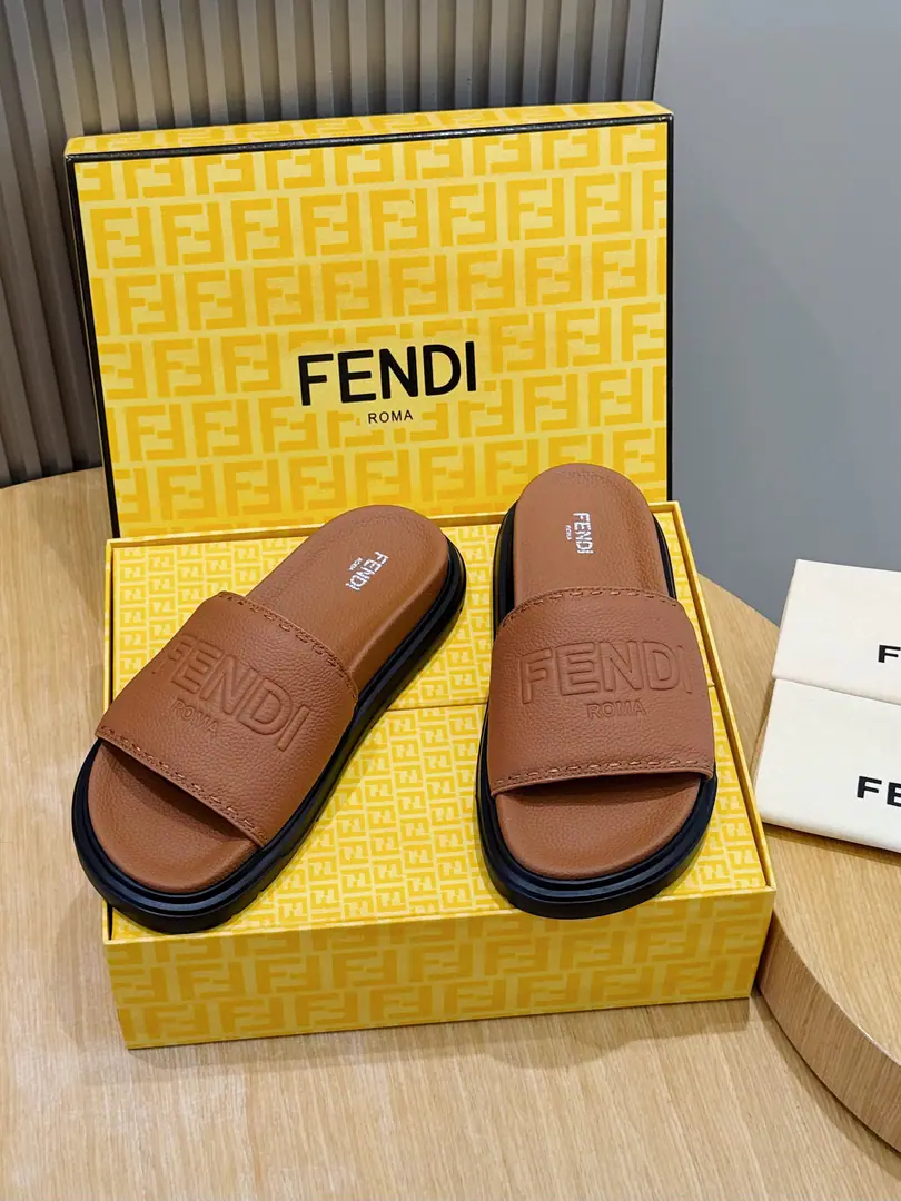FENDIFendi Beach with rubber slippers for the men. A wide band of sandals.. PUROSE SHOES LIGHT, Extremely flexible.. Slip-proof rubber soles. Rubber material. Shoes are so different., FFPattern Size:39-44(38.45 46Do it.）