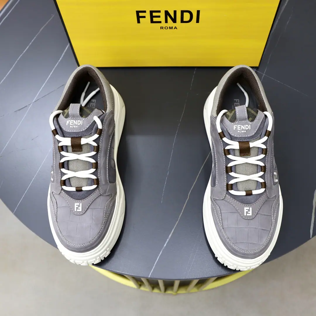 Top Version: Men Fendi Fendi! Latest ForceSeries FFThick Leisure Sports shoes Shoes. Original procurement development Make the goods. This one. ForcePut on your low-shoes.. White all-particle leather and white and brown smooth leather material, Use cushion elements. Brown.FFThe details of flowers and yellow high-tech fabrics.. Light, thick white soles., Shoeheads and heel.FFPattern Details ♪ And deliver the fine packaging ♪🛍📦 ▪️Fabulous.: Original import of head-level cattle skin ▪️Uchi.: The original custom-made air network. ▪️Shoes under the sole.: Original model rubber bubble material ▪️Bottom: 5CM ▪️Size: Men39-45
